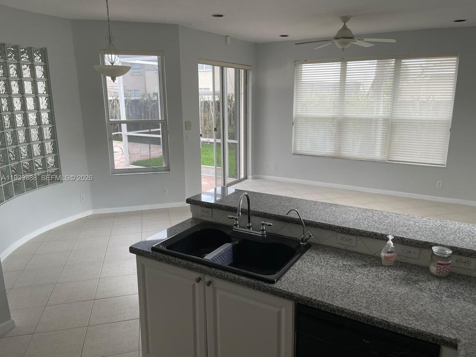 En Renta: $4,900 (4 camas, 3 baños, 2263 Pies cuadrados)