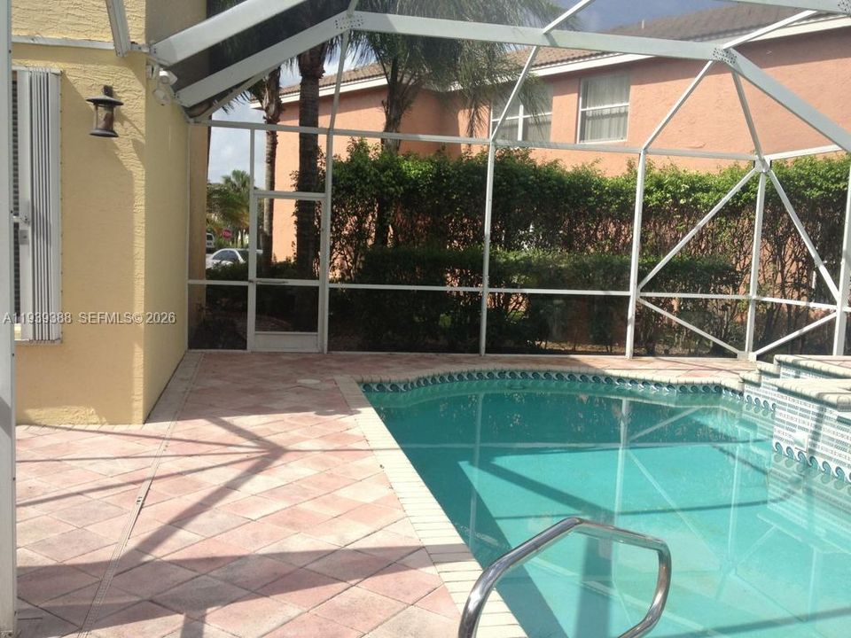 En Renta: $4,900 (4 camas, 3 baños, 2263 Pies cuadrados)