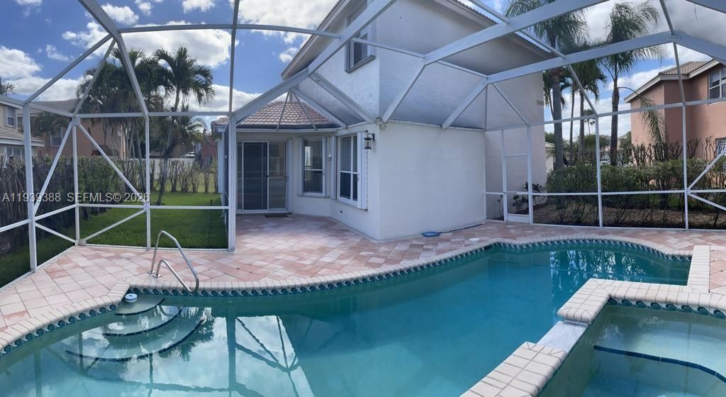 En Renta: $4,900 (4 camas, 3 baños, 2263 Pies cuadrados)