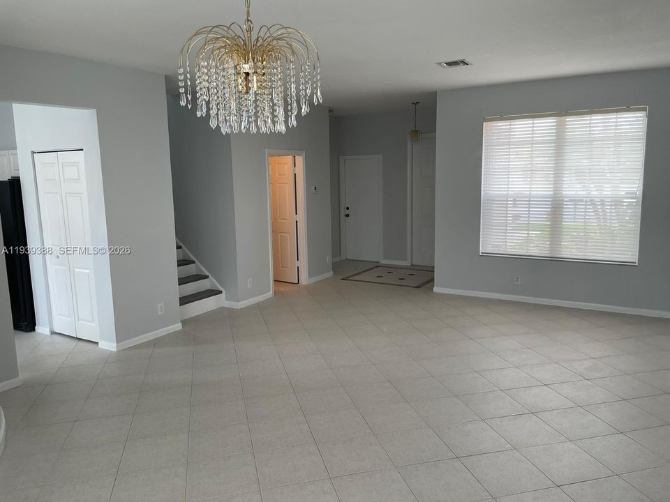 En Renta: $4,900 (4 camas, 3 baños, 2263 Pies cuadrados)