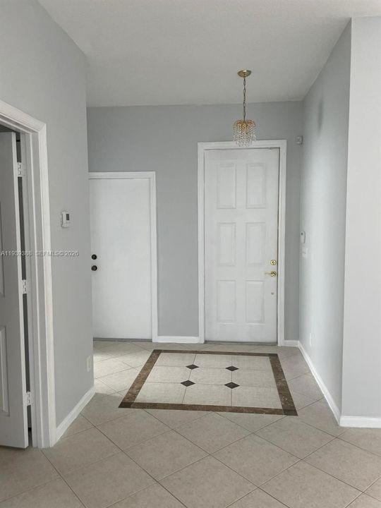 En Renta: $4,900 (4 camas, 3 baños, 2263 Pies cuadrados)