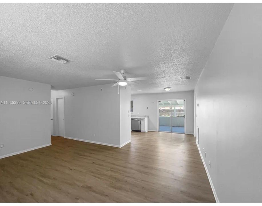 出租: $2,500 (2 贝兹, 2 浴室, 1026 平方英尺)