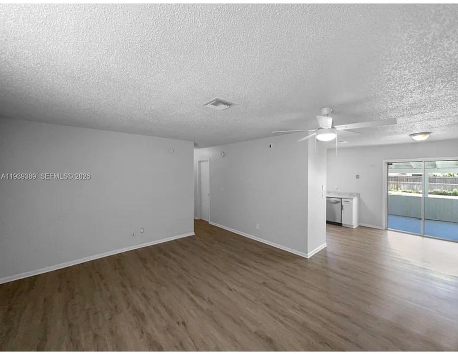 出租: $2,500 (2 贝兹, 2 浴室, 1026 平方英尺)