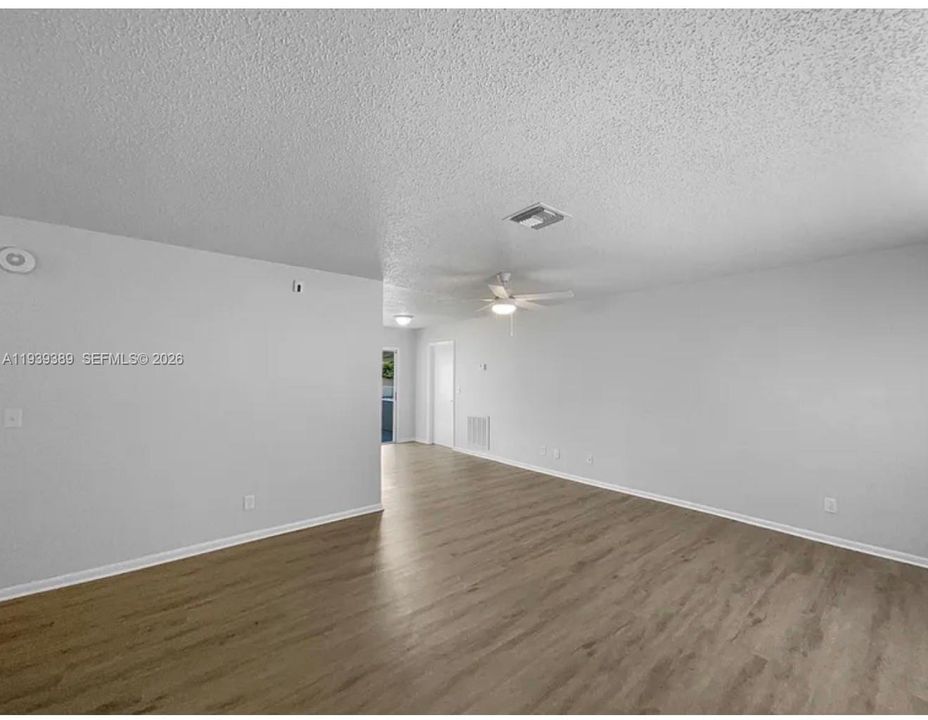 出租: $2,500 (2 贝兹, 2 浴室, 1026 平方英尺)