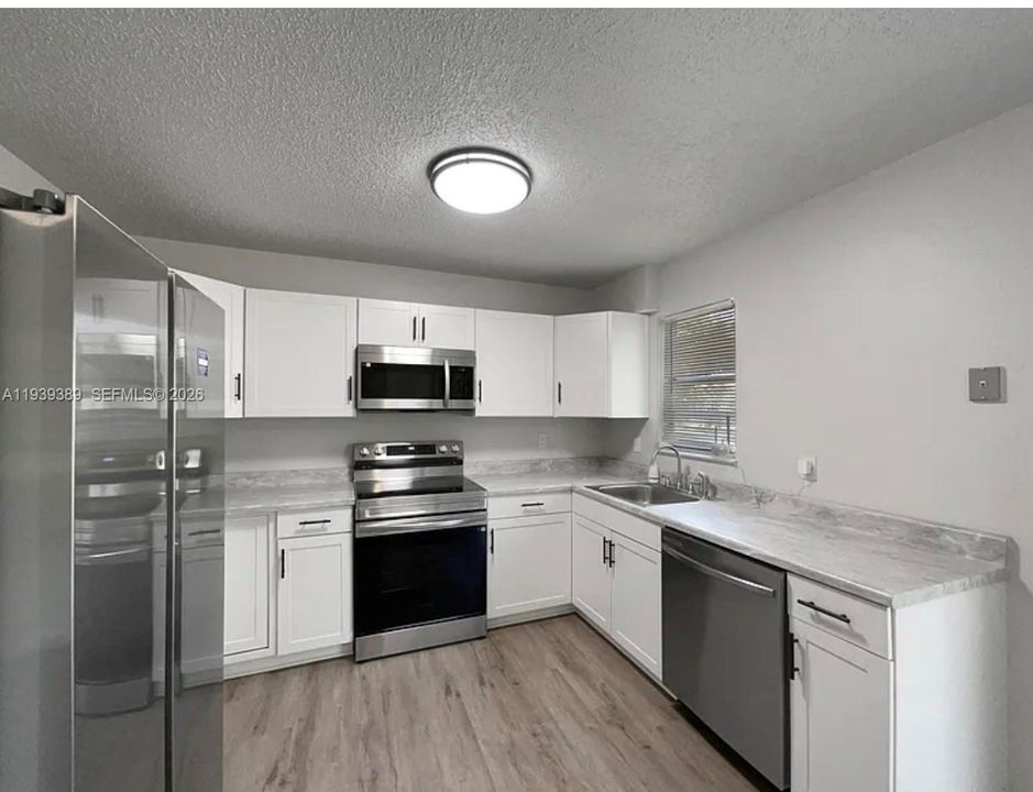 出租: $2,500 (2 贝兹, 2 浴室, 1026 平方英尺)