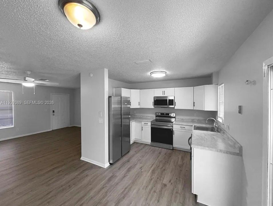 出租: $2,500 (2 贝兹, 2 浴室, 1026 平方英尺)