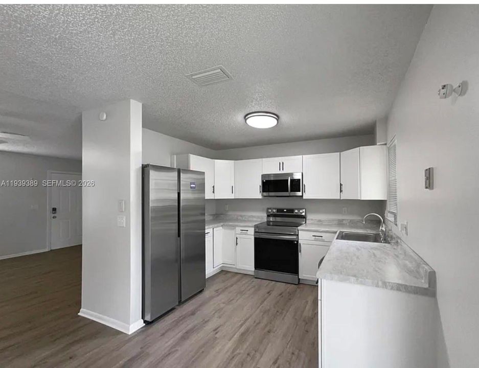 出租: $2,500 (2 贝兹, 2 浴室, 1026 平方英尺)