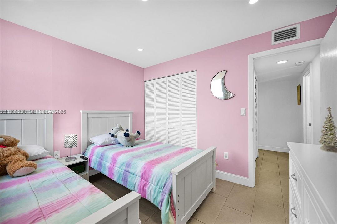 En Venta: $299,000 (2 camas, 2 baños, 1086 Pies cuadrados)