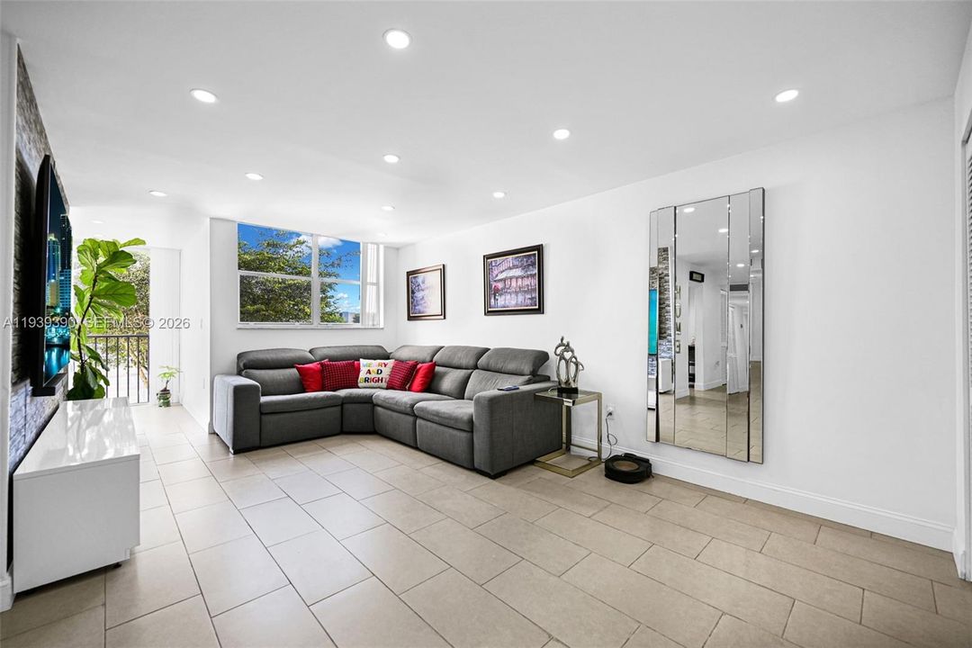 En Venta: $299,000 (2 camas, 2 baños, 1086 Pies cuadrados)