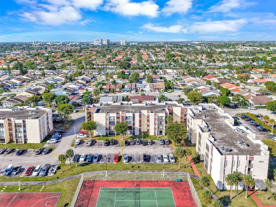 En Venta: $299,000 (2 camas, 2 baños, 1086 Pies cuadrados)