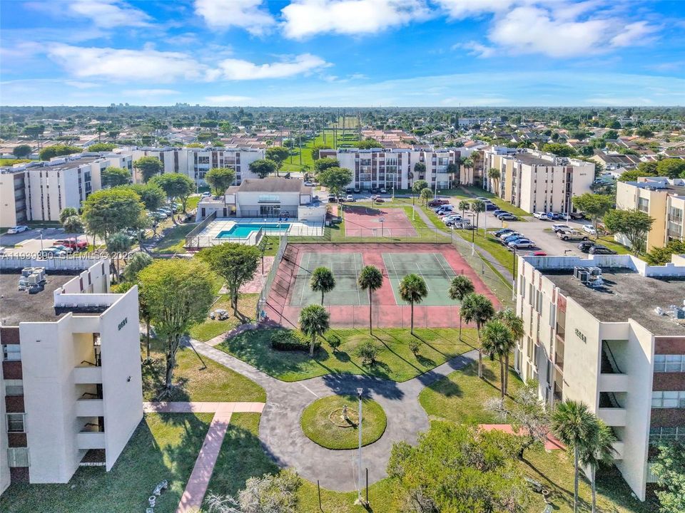 En Venta: $299,000 (2 camas, 2 baños, 1086 Pies cuadrados)