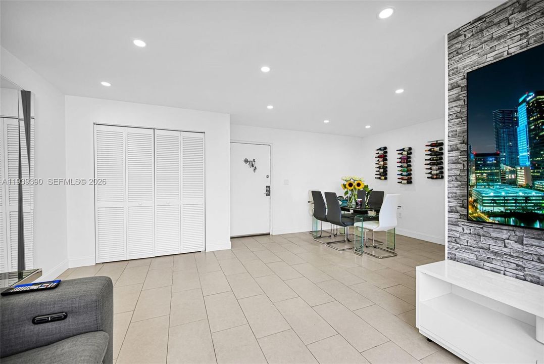 En Venta: $299,000 (2 camas, 2 baños, 1086 Pies cuadrados)