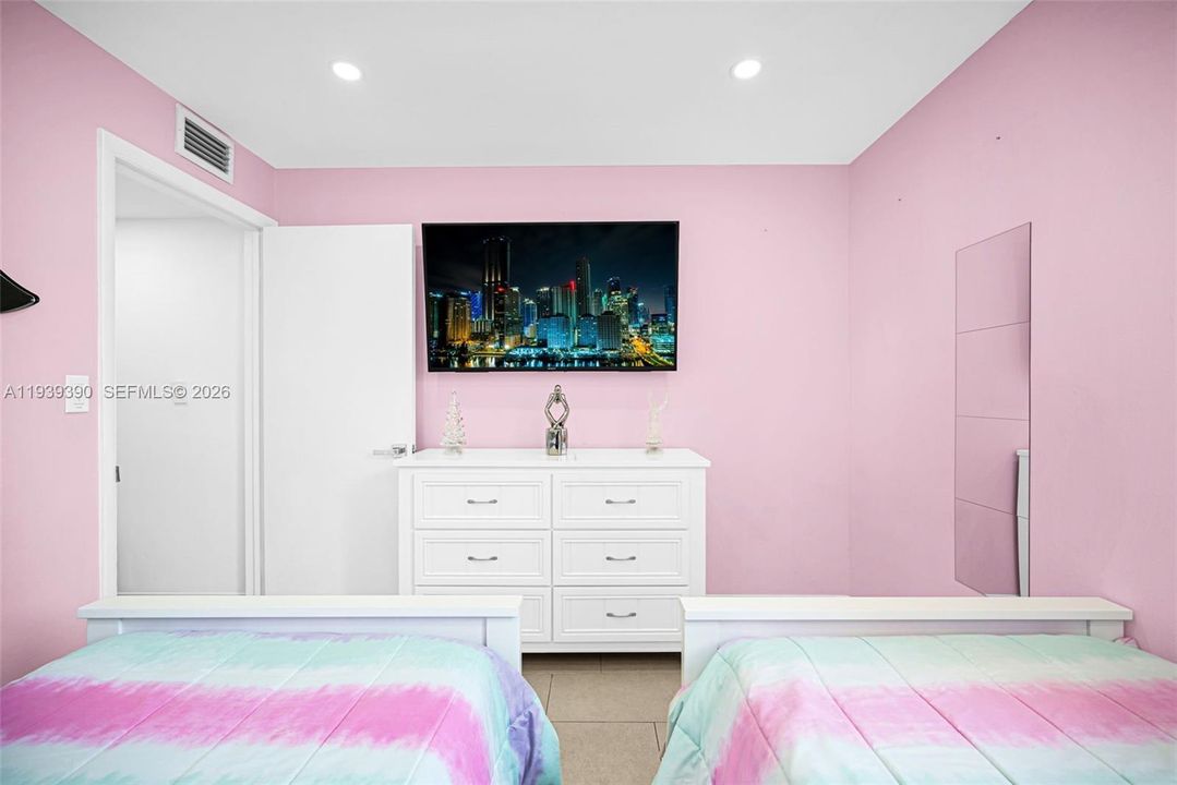 En Venta: $299,000 (2 camas, 2 baños, 1086 Pies cuadrados)