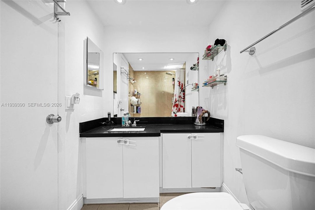 En Venta: $299,000 (2 camas, 2 baños, 1086 Pies cuadrados)