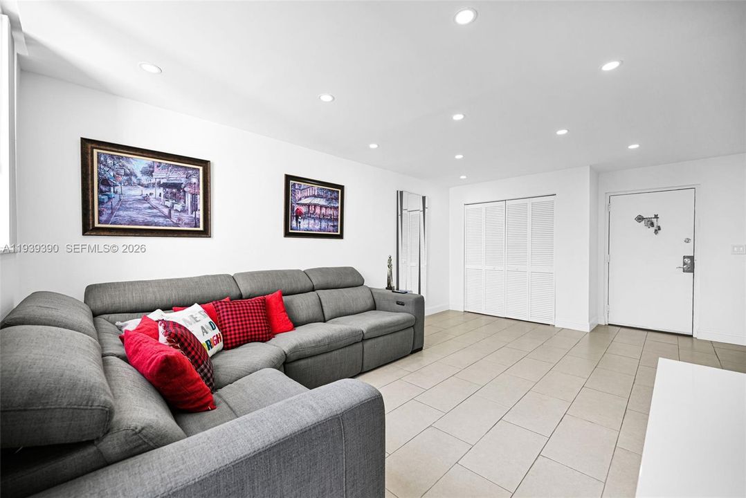 En Venta: $299,000 (2 camas, 2 baños, 1086 Pies cuadrados)