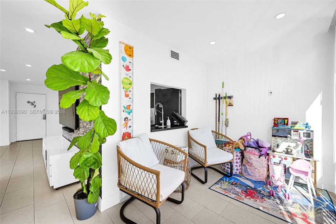 En Venta: $299,000 (2 camas, 2 baños, 1086 Pies cuadrados)