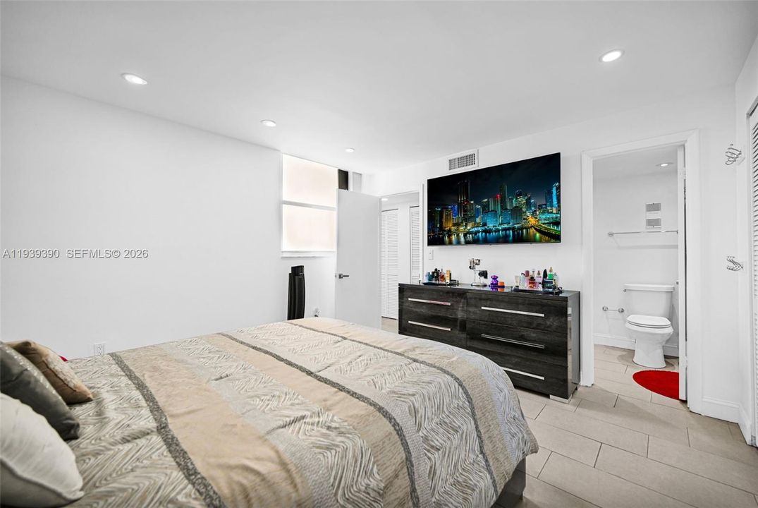 En Venta: $299,000 (2 camas, 2 baños, 1086 Pies cuadrados)