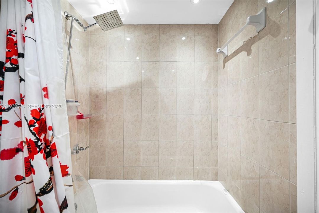 En Venta: $299,000 (2 camas, 2 baños, 1086 Pies cuadrados)