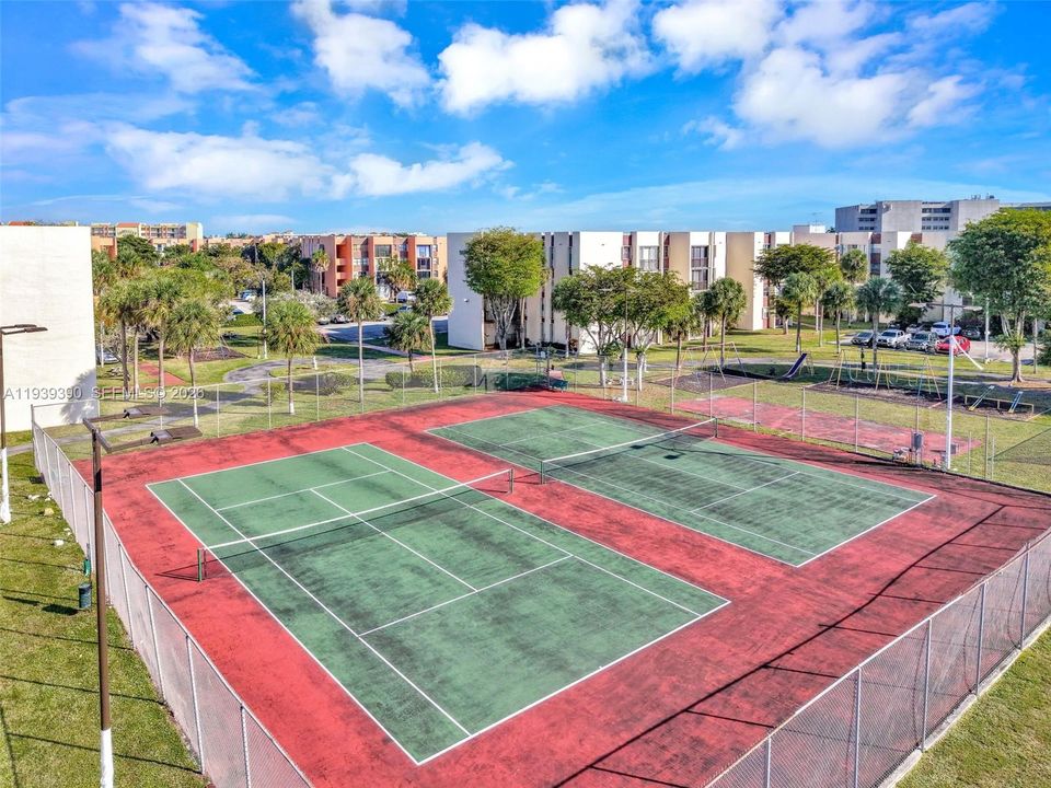 En Venta: $299,000 (2 camas, 2 baños, 1086 Pies cuadrados)