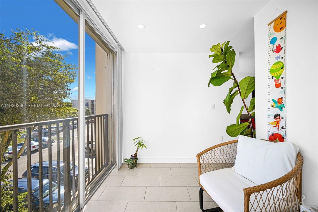 En Venta: $299,000 (2 camas, 2 baños, 1086 Pies cuadrados)