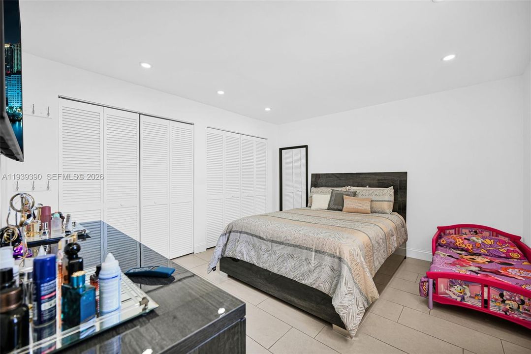 En Venta: $299,000 (2 camas, 2 baños, 1086 Pies cuadrados)