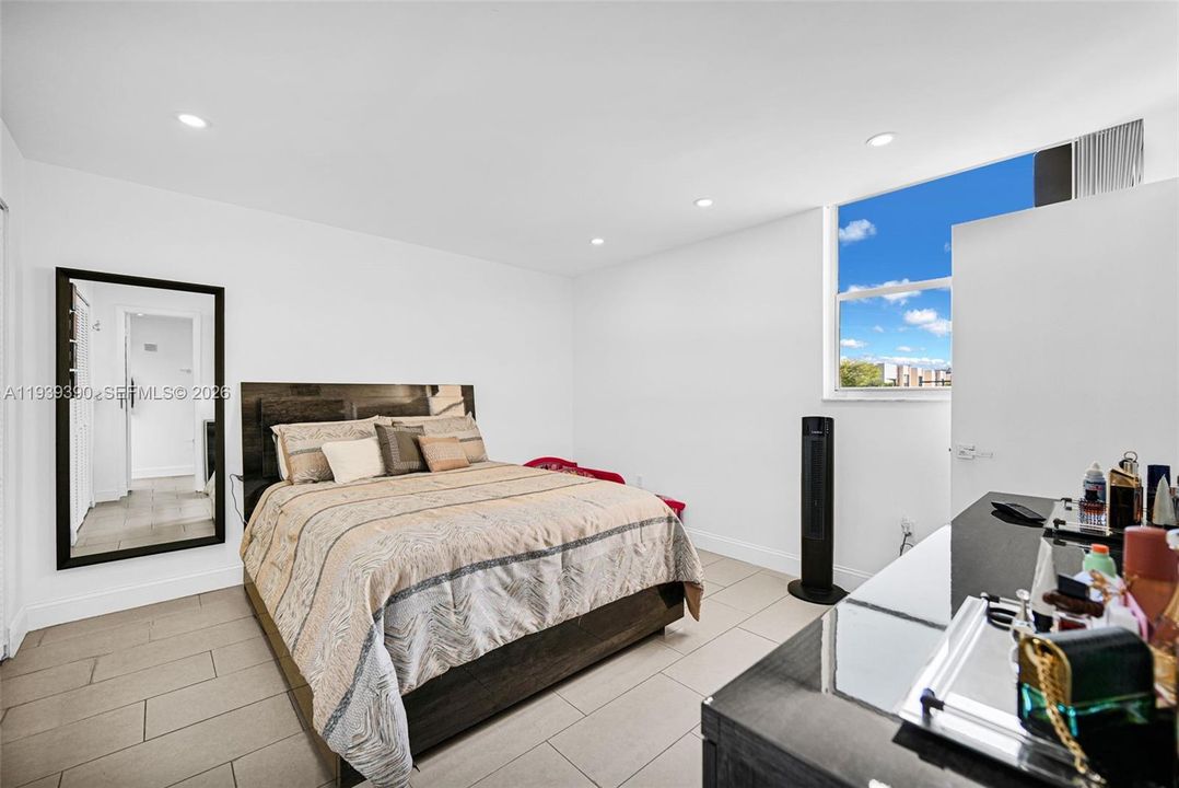 En Venta: $299,000 (2 camas, 2 baños, 1086 Pies cuadrados)