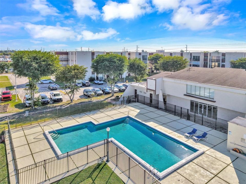 En Venta: $299,000 (2 camas, 2 baños, 1086 Pies cuadrados)