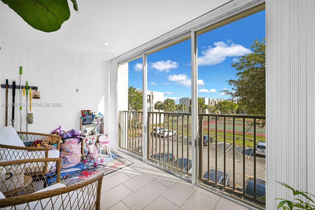 En Venta: $299,000 (2 camas, 2 baños, 1086 Pies cuadrados)