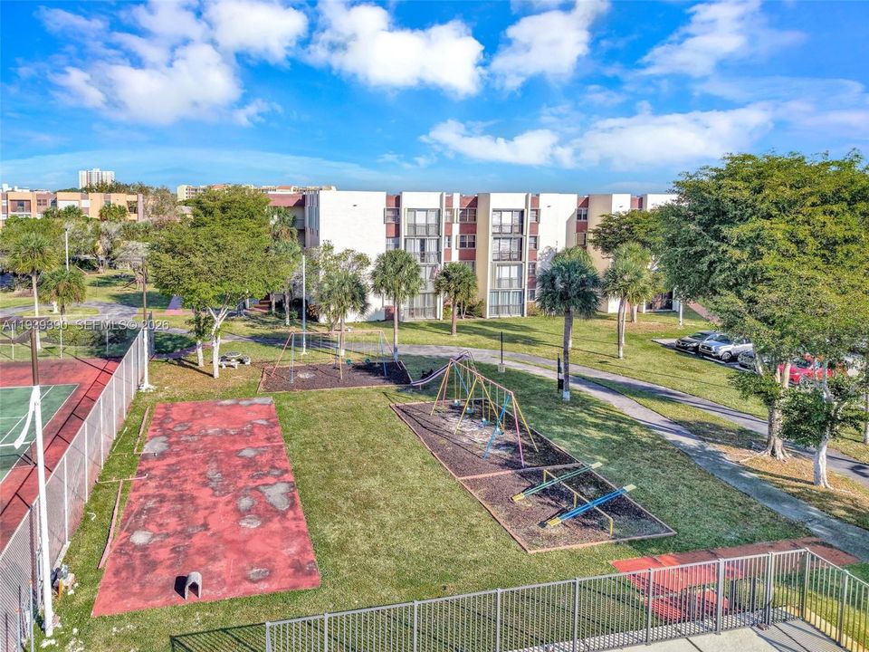 En Venta: $299,000 (2 camas, 2 baños, 1086 Pies cuadrados)