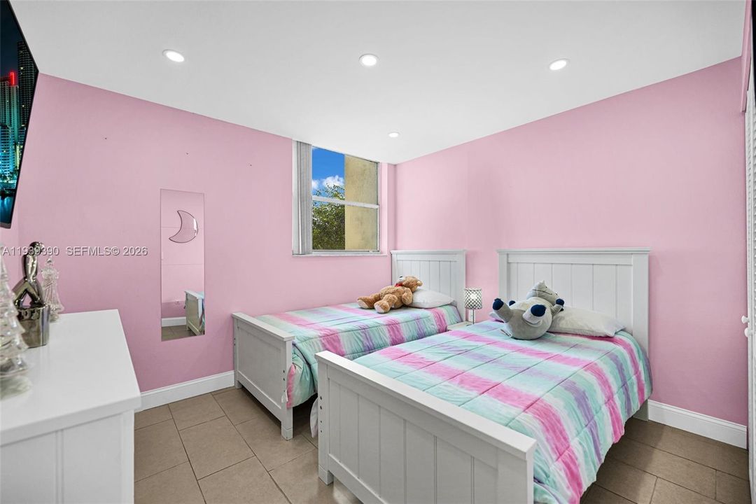 En Venta: $299,000 (2 camas, 2 baños, 1086 Pies cuadrados)