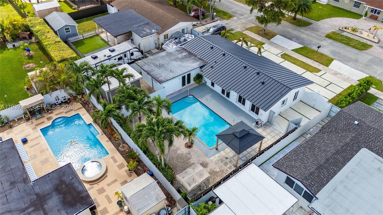 待售: $847,500 (4 贝兹, 2 浴室, 1653 平方英尺)