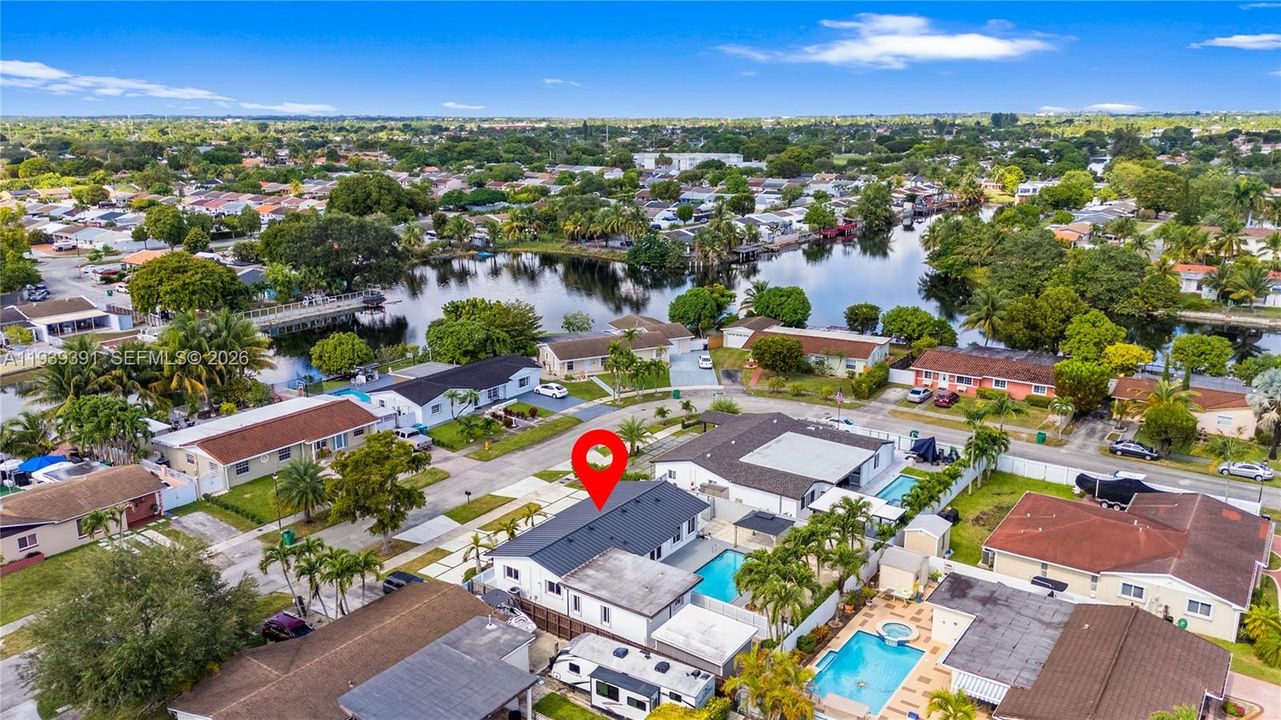 待售: $847,500 (4 贝兹, 2 浴室, 1653 平方英尺)