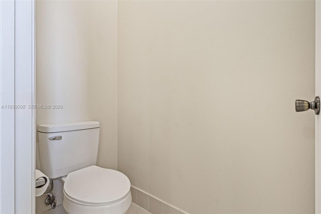 出租: $2,400 (3 贝兹, 2 浴室, 1833 平方英尺)