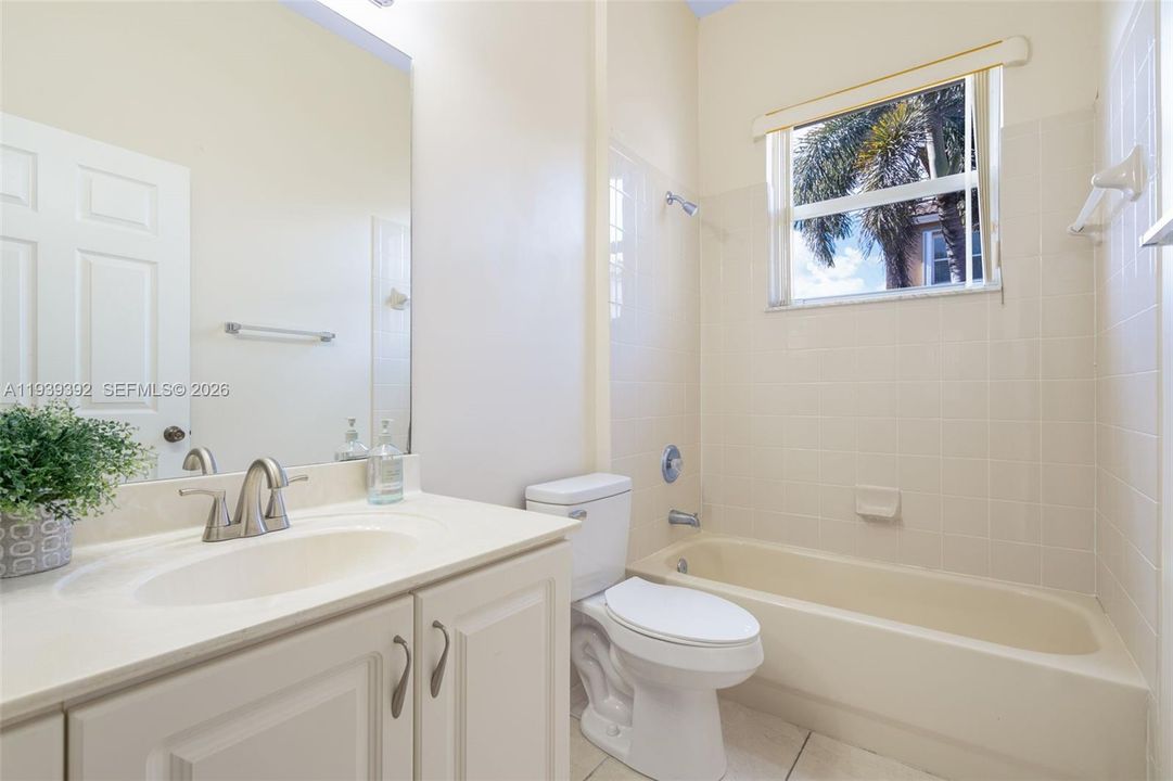 出租: $2,400 (3 贝兹, 2 浴室, 1833 平方英尺)