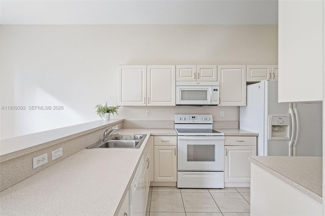 出租: $2,400 (3 贝兹, 2 浴室, 1833 平方英尺)