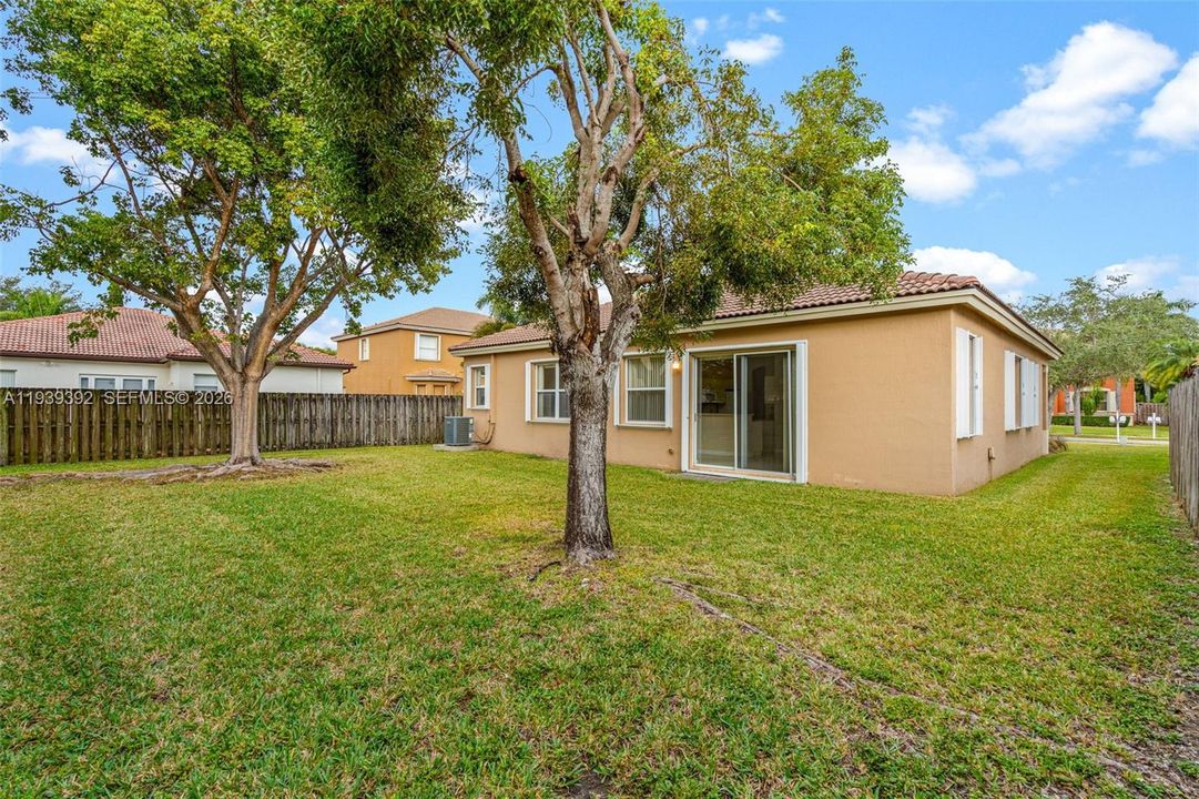 出租: $2,400 (3 贝兹, 2 浴室, 1833 平方英尺)