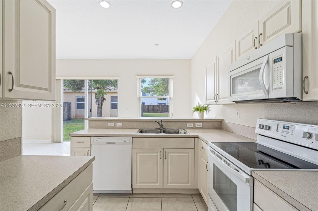 出租: $2,400 (3 贝兹, 2 浴室, 1833 平方英尺)