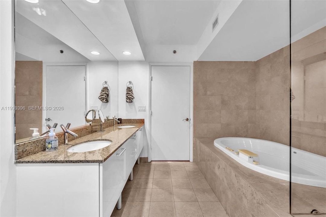 En Venta: $1,699,999 (2 camas, 2 baños, 1886 Pies cuadrados)