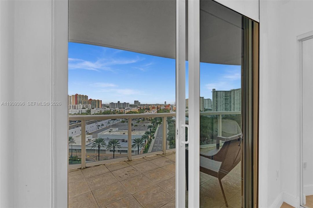 En Venta: $1,699,999 (2 camas, 2 baños, 1886 Pies cuadrados)