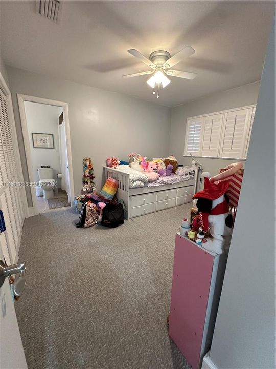 出租: $3,650 (3 贝兹, 2 浴室, 1394 平方英尺)