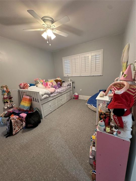 出租: $3,650 (3 贝兹, 2 浴室, 1394 平方英尺)