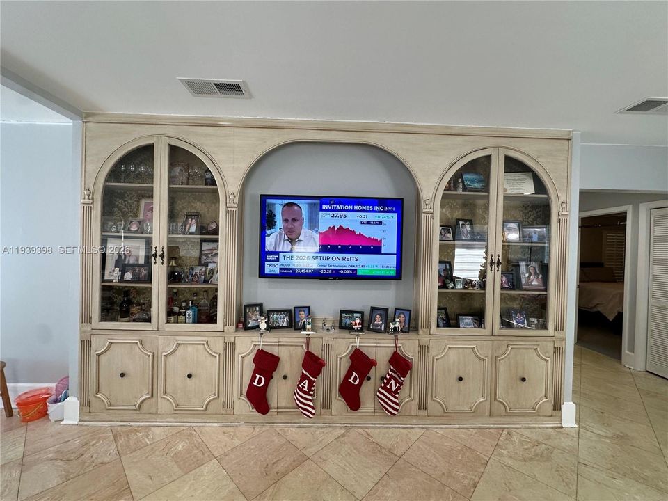 出租: $3,650 (3 贝兹, 2 浴室, 1394 平方英尺)