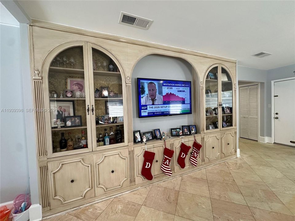 出租: $3,650 (3 贝兹, 2 浴室, 1394 平方英尺)