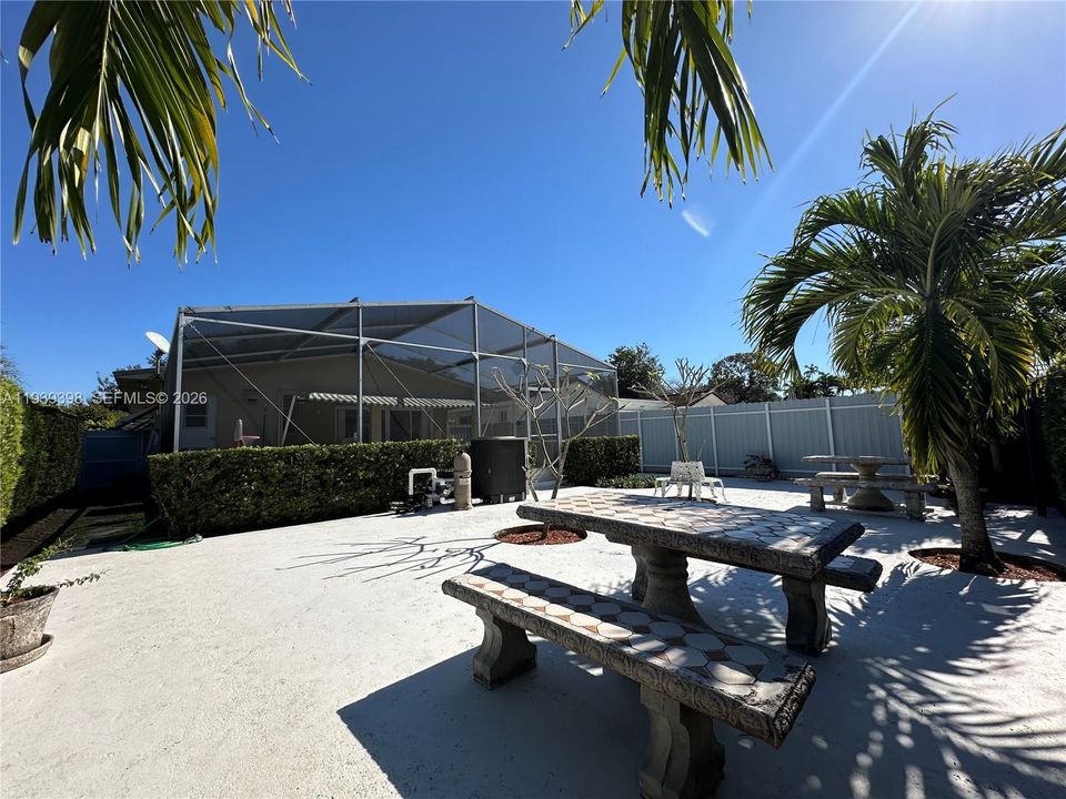 出租: $3,650 (3 贝兹, 2 浴室, 1394 平方英尺)