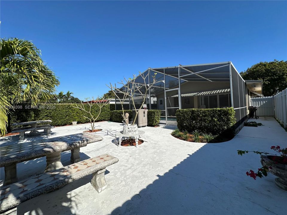 出租: $3,650 (3 贝兹, 2 浴室, 1394 平方英尺)