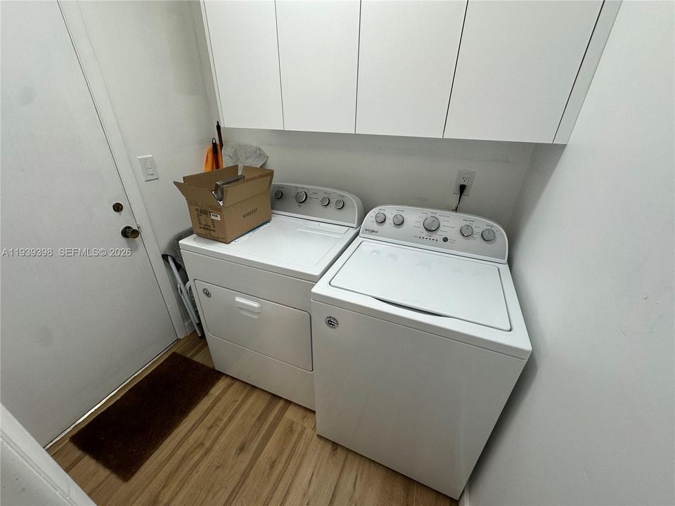 出租: $3,650 (3 贝兹, 2 浴室, 1394 平方英尺)