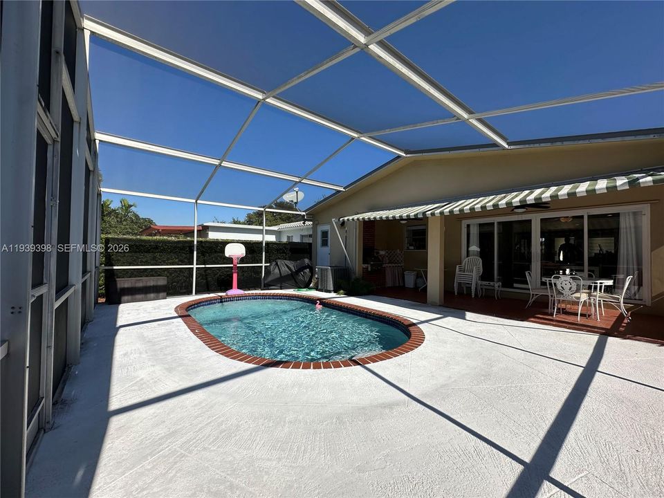 出租: $3,650 (3 贝兹, 2 浴室, 1394 平方英尺)