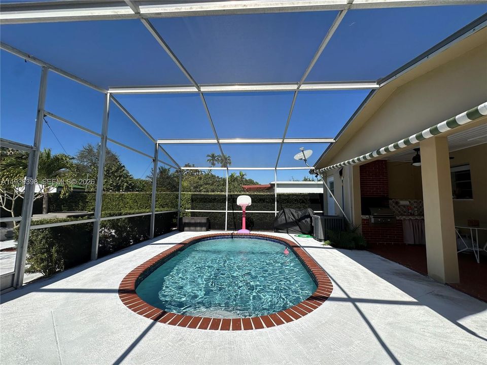 出租: $3,650 (3 贝兹, 2 浴室, 1394 平方英尺)