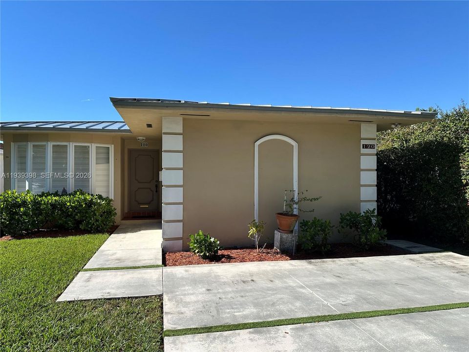 出租: $3,650 (3 贝兹, 2 浴室, 1394 平方英尺)