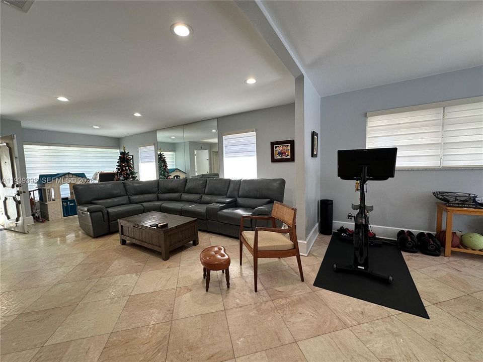 出租: $3,650 (3 贝兹, 2 浴室, 1394 平方英尺)